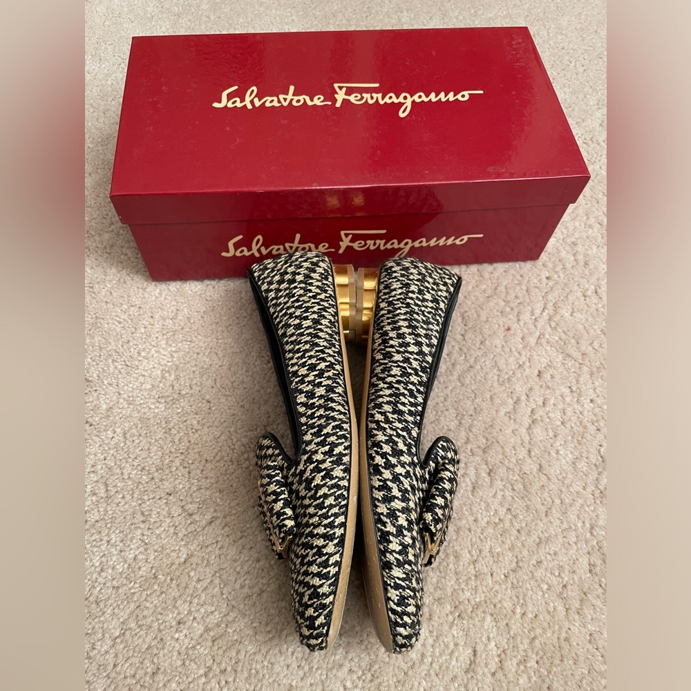 Salvatore Ferragamo Women's Sarno Bow Loafer Size 6B - Picture 6 of 9